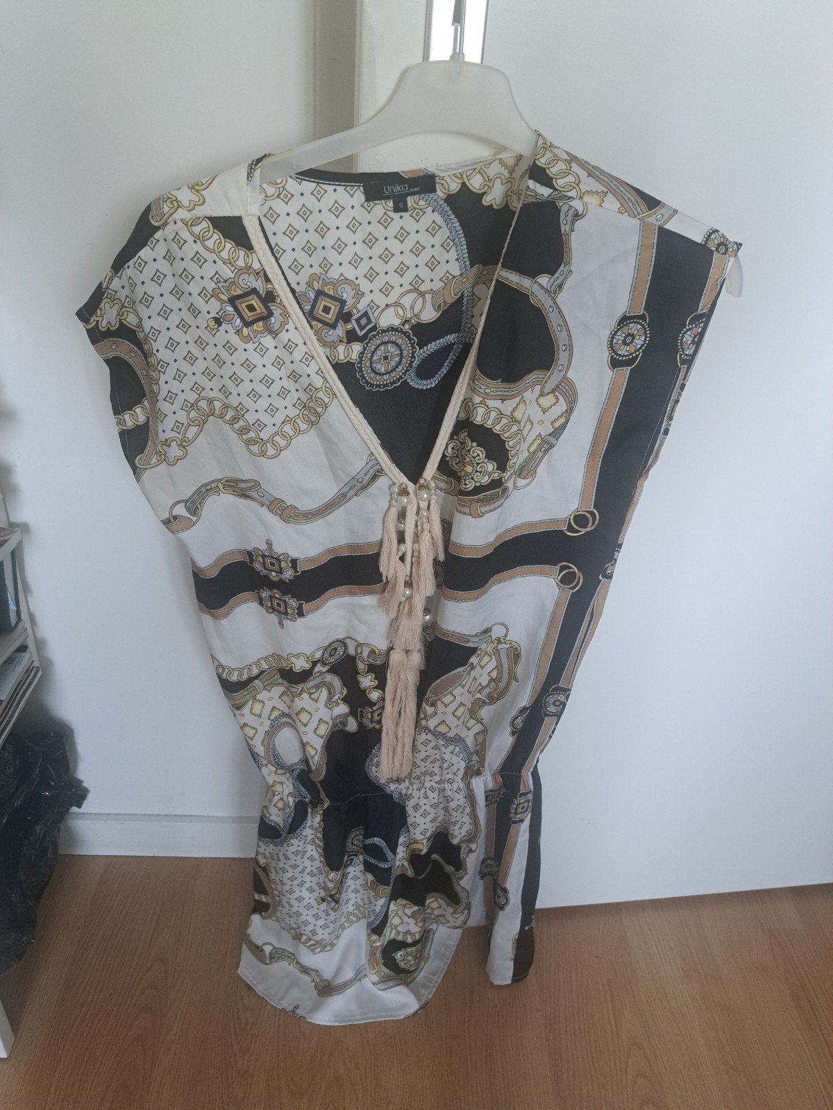 Uniko Tuniek met kettingprint en kwastjes, Uniko, Zwart, Ophalen of Verzenden, Zo goed als nieuw