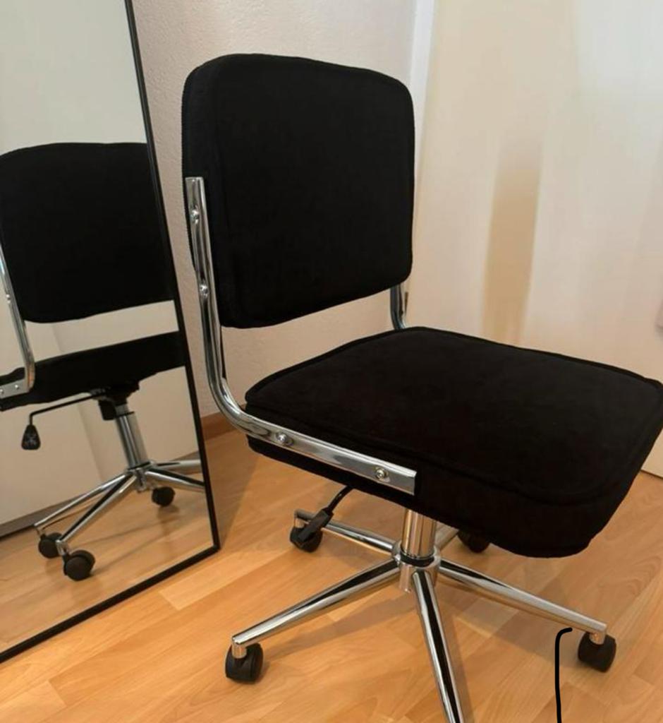 Zwarte bureaustoel met wieltjes, Ophalen of Verzenden, Gebruikt, Zwart, Bureaustoel