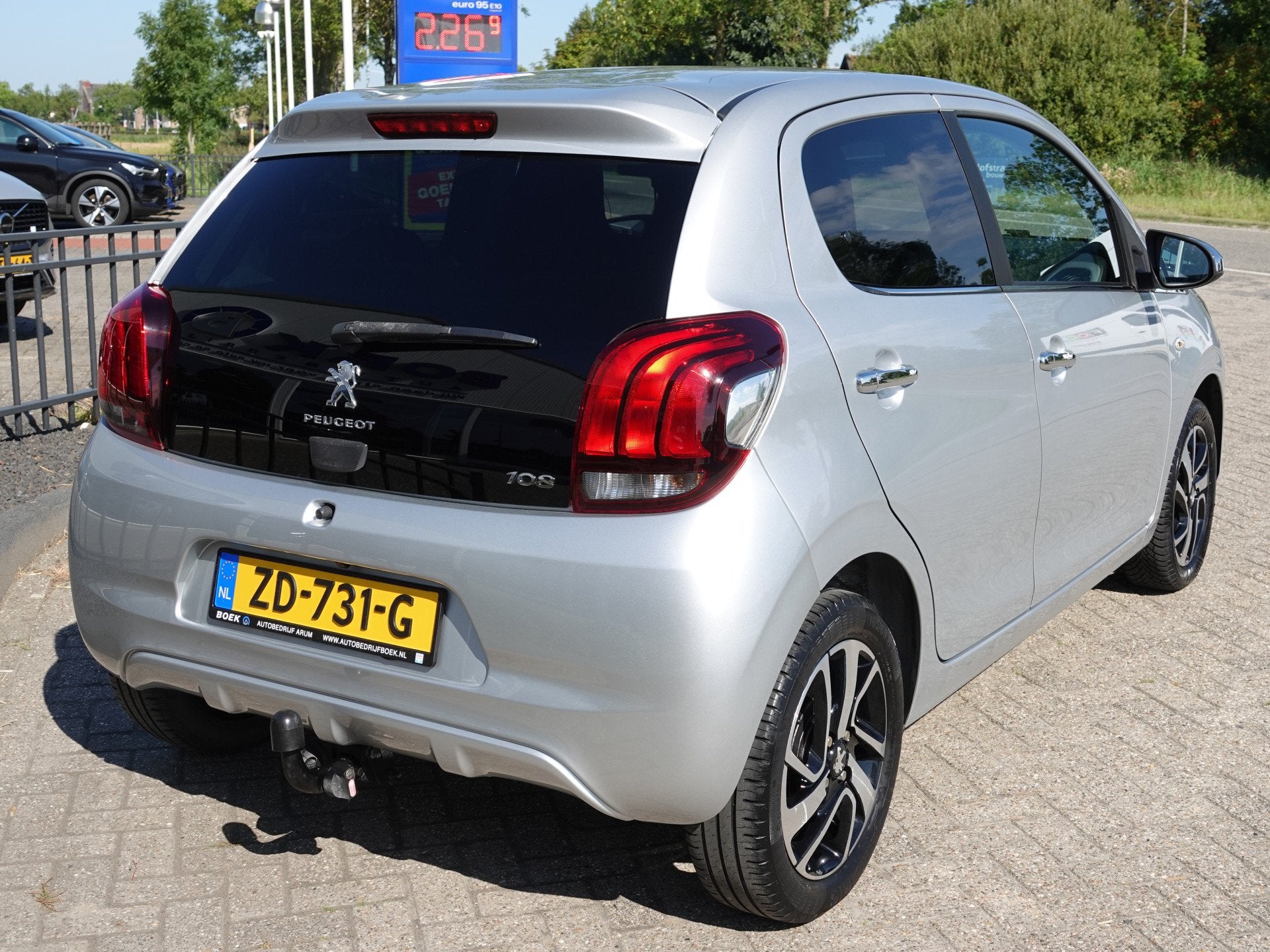 Peugeot 108 1.0 e-VTi AUTOMAAT Allure NAP | CLIMA | TREKH. |, Auto's, Stof, Gebruikt, Euro 6, 4 stoelen
