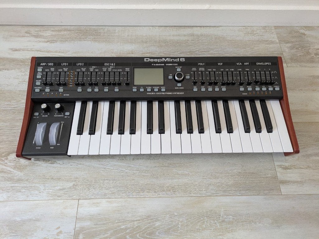 Behringer DeepMind 6 + draagtas - in goede staat, Muziek en Instrumenten, Ophalen, Gebruikt, Overige aantallen, Overige merken