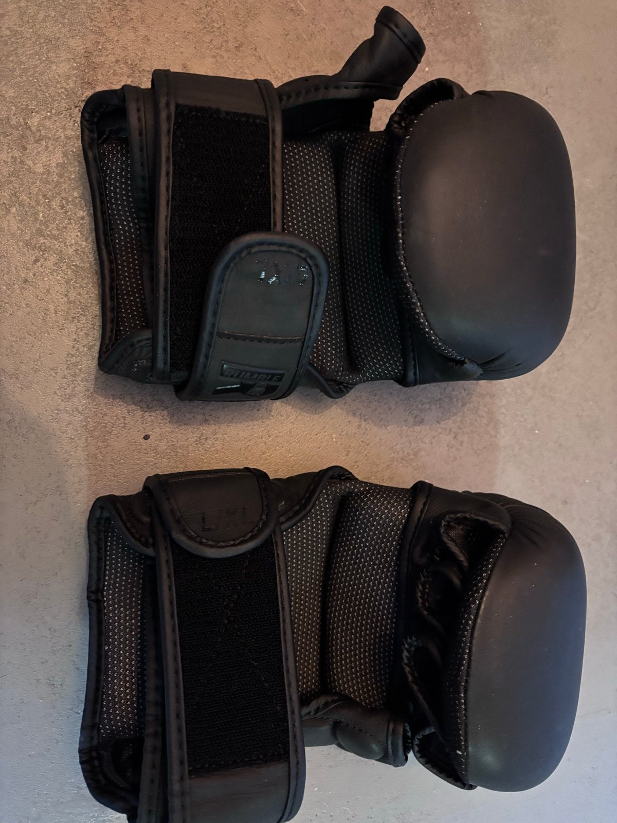 Rumble MMA Handschoenen leer UNDEFEATED Zwart L/XL, Overige, Maat XL, Vechtsportbescherming, Ophalen of Verzenden