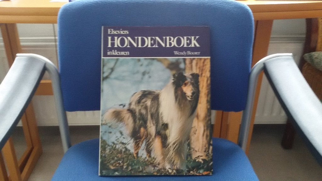boek over hondenrassen € 7.50, Ophalen, Zo goed als nieuw