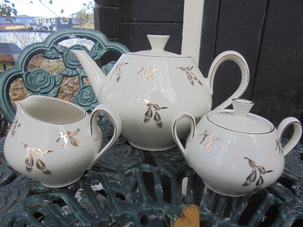 Theepot + Roomstel met gouden bladeren / takjes, Ophalen of Verzenden