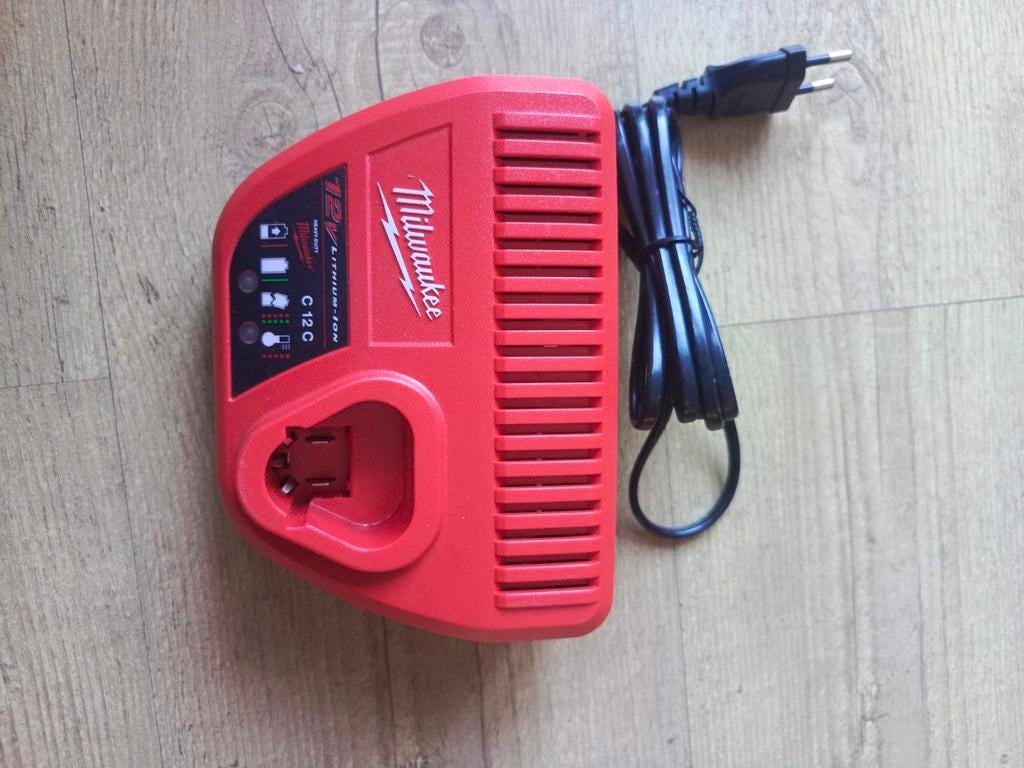 Milwaukee accu oplader m12 nieuw, Ophalen of Verzenden, Nieuw