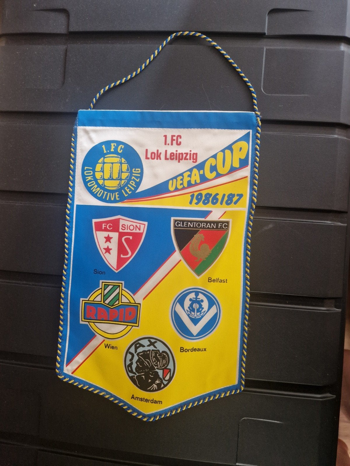 Ajax vaan, Ophalen, Zo goed als nieuw, Ajax, Vaantje of Sjaal
