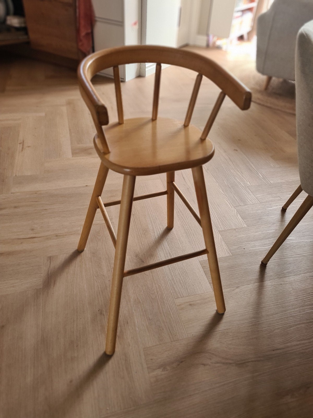 Hoge houten vintage kinderstoel, 1 kruk, Ophalen, Gebruikt, 60 tot 90 cm
