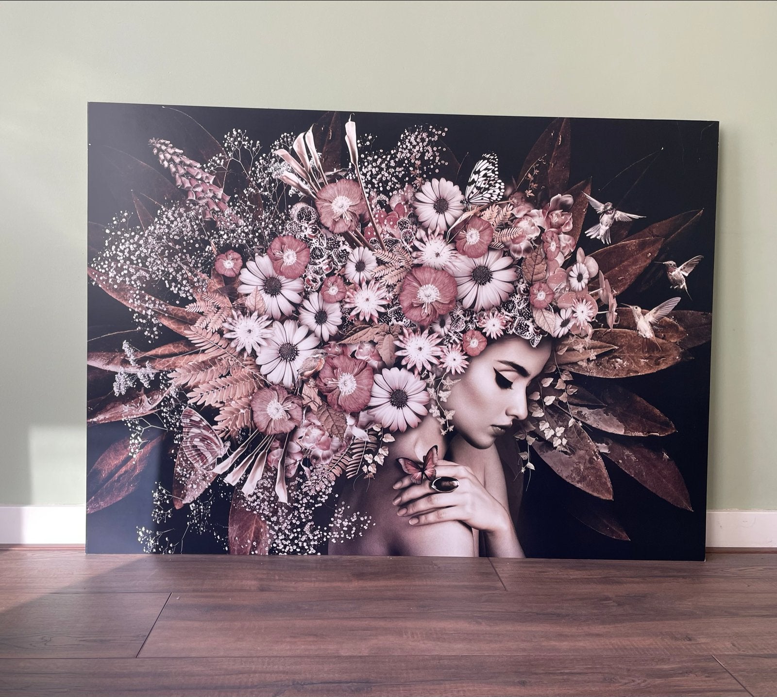 Schilderij Vrouw met Bloemen en Vlinders - Modern Kunstwerk, Ophalen, Figuren, Print, Op houten frame