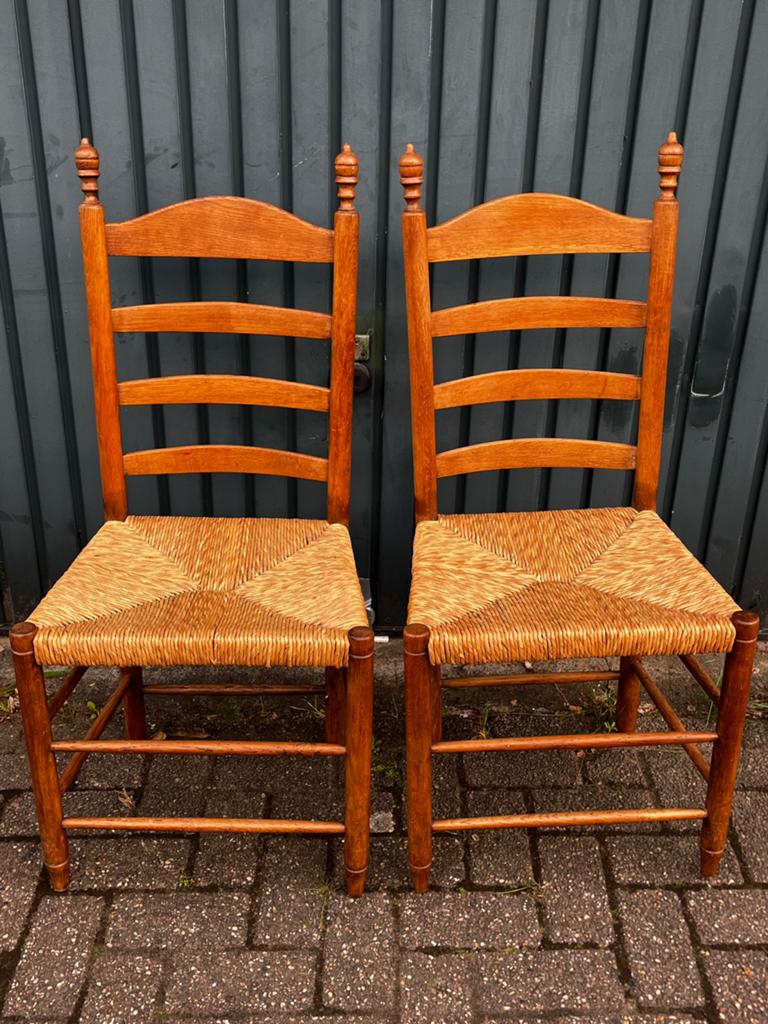 2 Brabantse knopstoelen met rieten zitting, Ophalen
