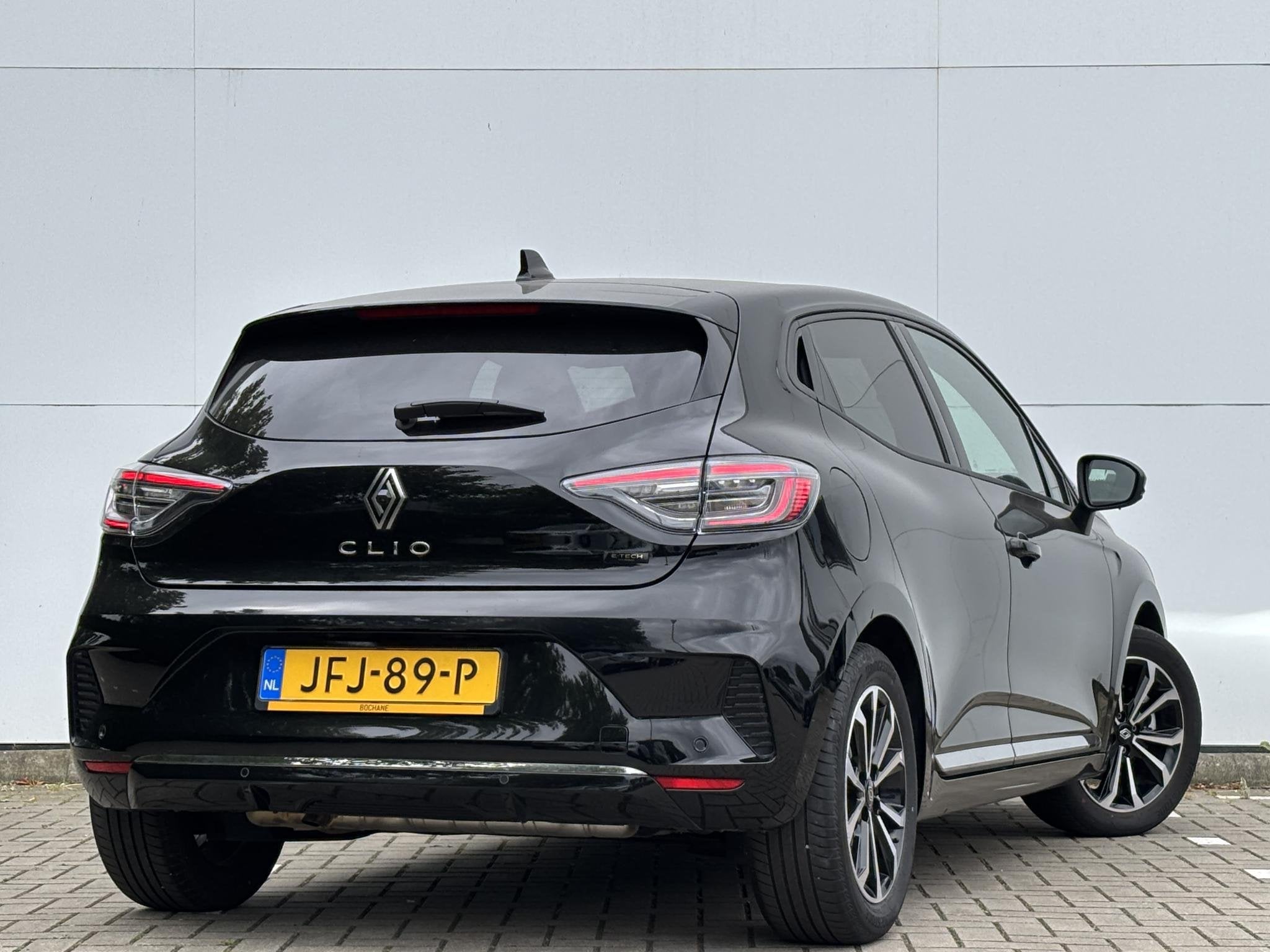 Renault Clio 1.6 E-Tech Full Hybrid 145 techno | 1e Eig | Na, Auto's, Gebruikt, Euro 6, Leder en Stof, Zwart