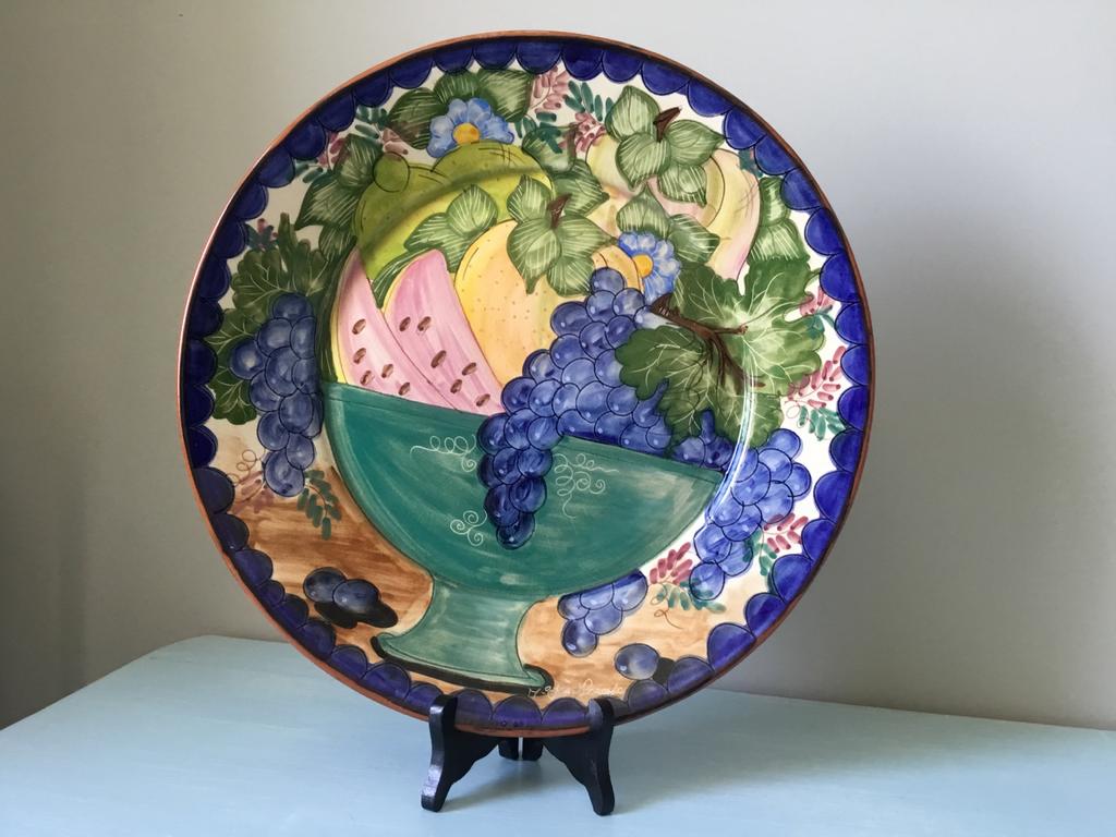 Groot decoratief wandbord met vrolijke fruitdecoratie, Antiek en Kunst, Antiek | Wandborden en Tegels, Ophalen of Verzenden