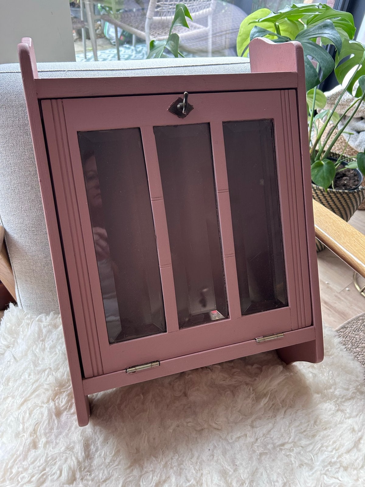 Roze brocante wandkastje met glazen deurtjes, Ophalen of Verzenden