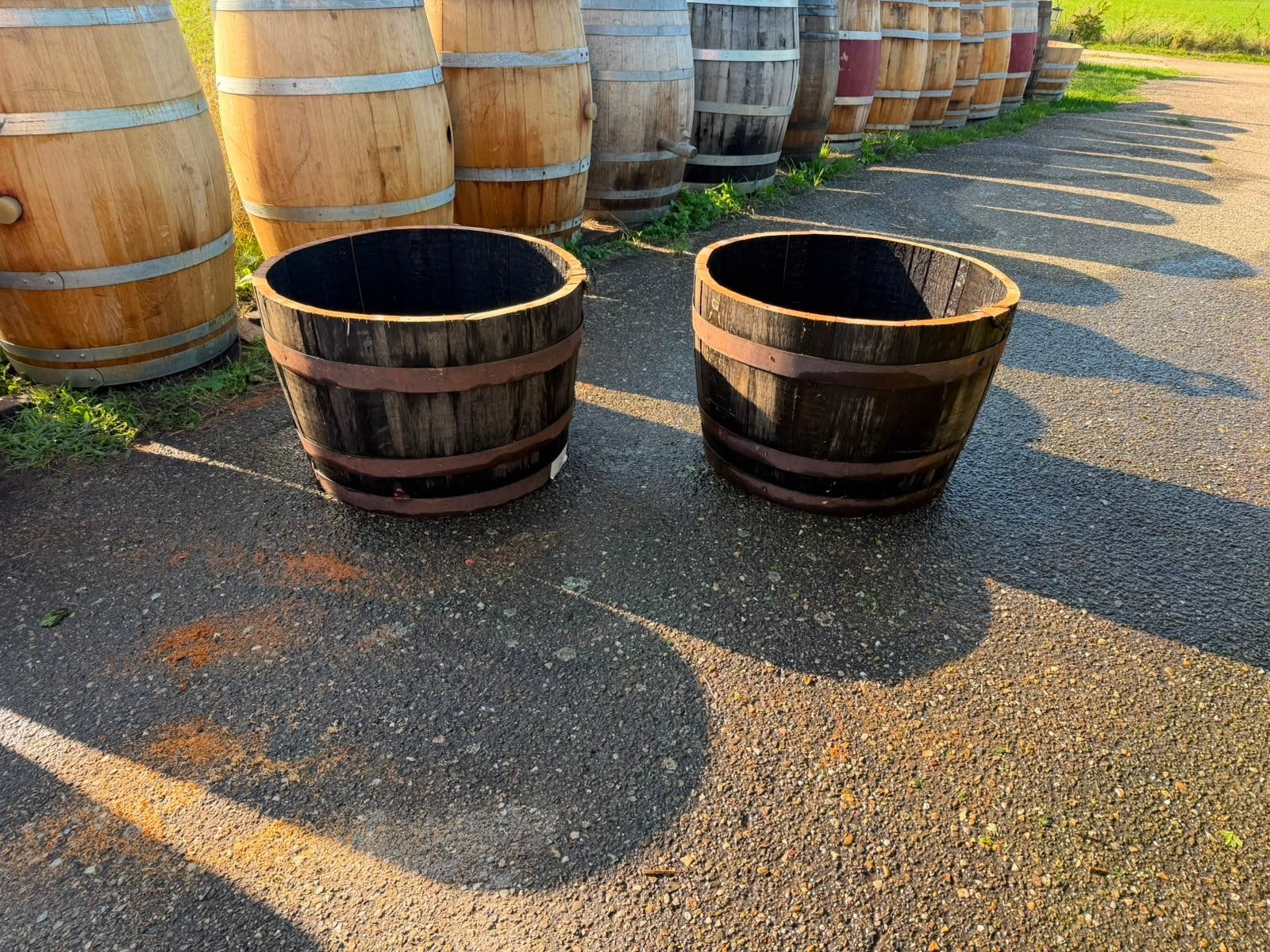 2 halve wiskeyvaten, Ophalen, Gebruikt, Rond, 40 cm of meer