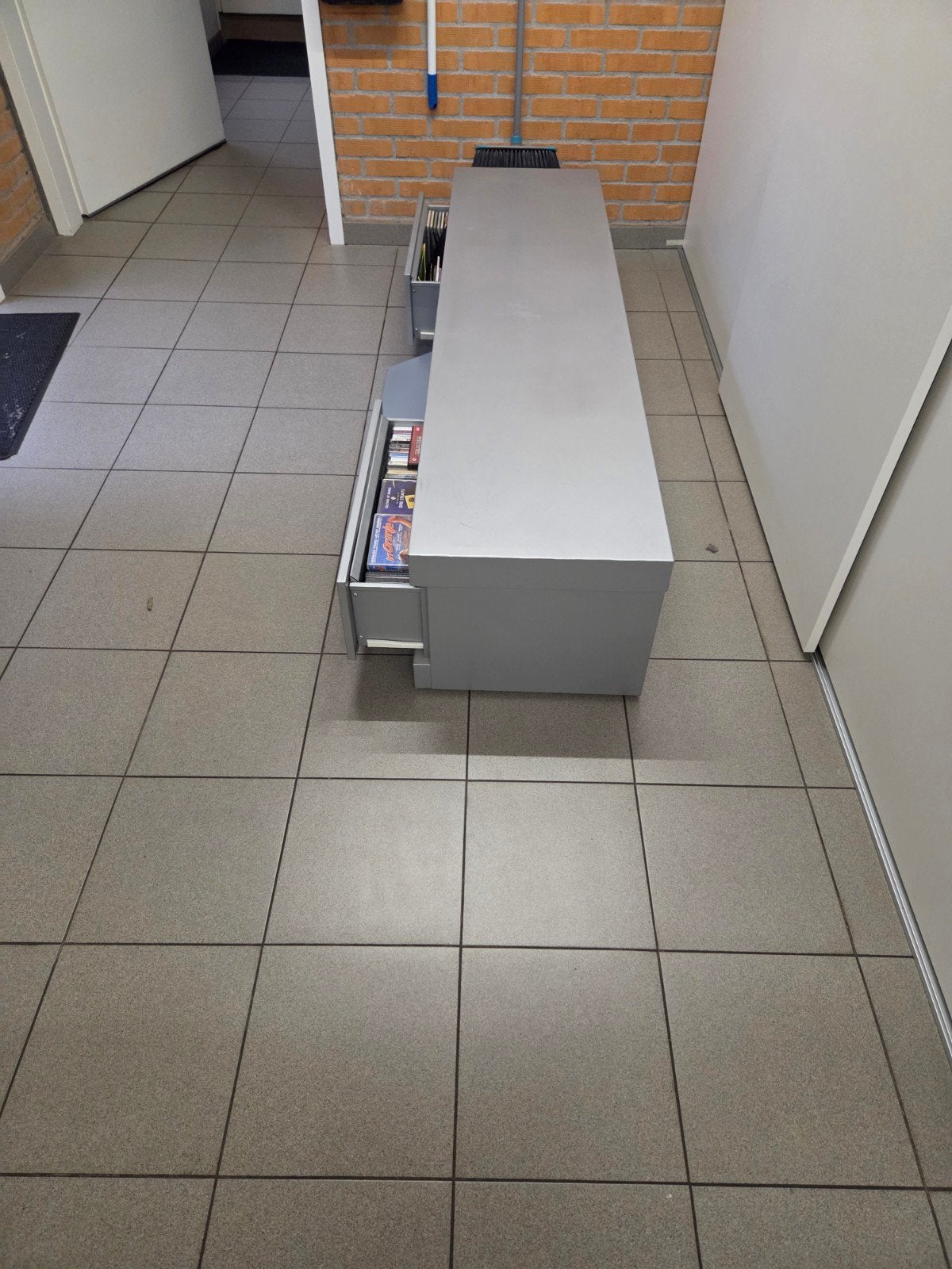Moderne TV-kast met lades en opbergvak, Ophalen, Overige materialen, Gebruikt, 150 tot 200 cm