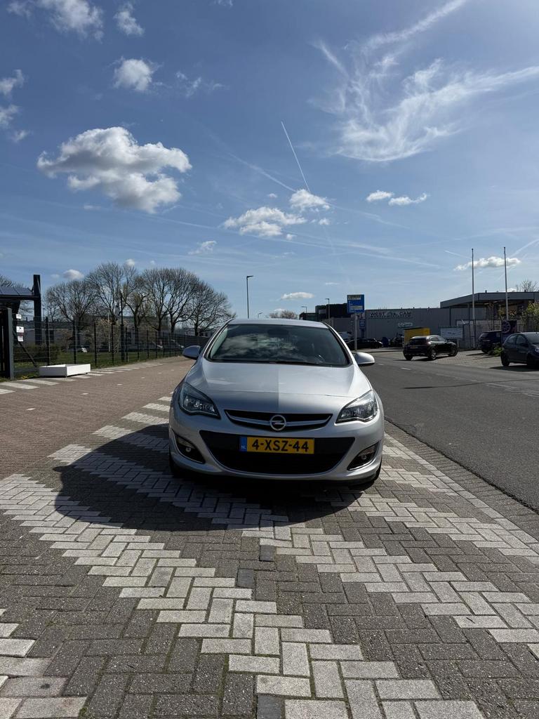 Opel Astra 1.4 Turbo 103KW 5D AUT 2013 Grijs, Auto's, Voorwielaandrijving, 680 kg, 4 cilinders, Handgeschakeld