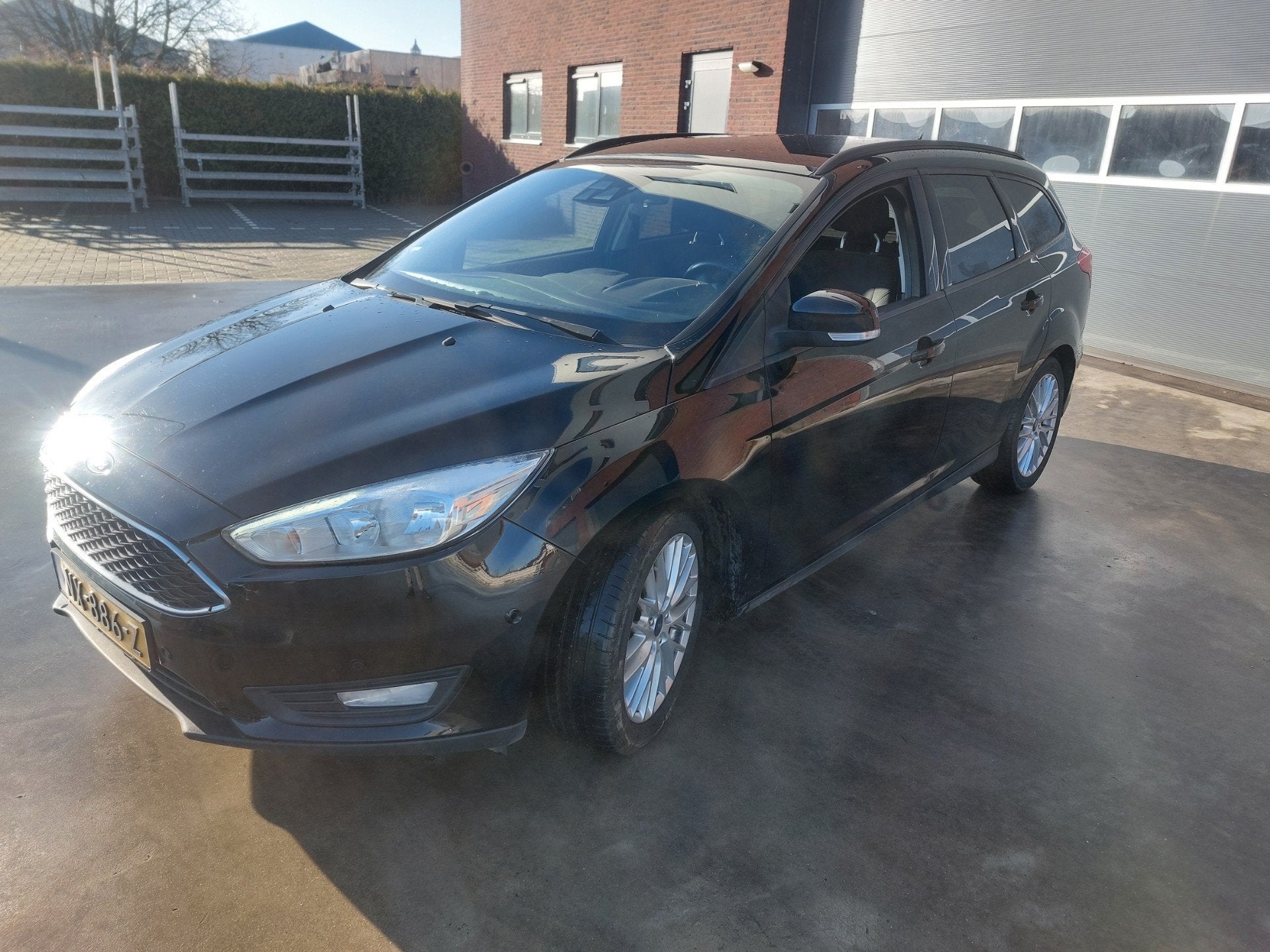 Ford Focus Wagon 1.5 TDCI Titanium AIRCO/ECC/NAV/LMV, Auto's, Stof, Gebruikt, 4 cilinders, Zwart