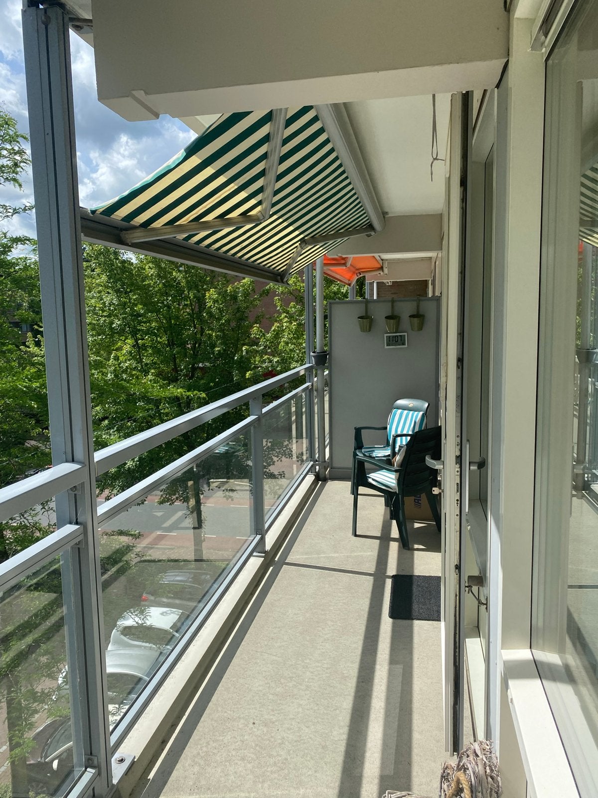 Automatisch zonnescherm in goede staat met afstandsbediening, Tuin en Terras, Gebruikt, Elektrisch, Ophalen of Verzenden, 150 tot 300 cm