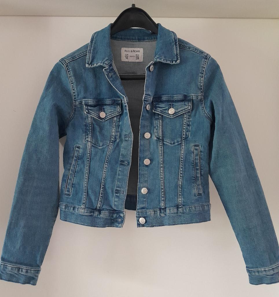Mooi kort jeans / spijkerjasje Pull & Bear mt M zgan, Maat 38/40 (M), Blauw, Ophalen of Verzenden, Zo goed als nieuw