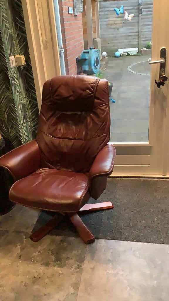 Draaistoel, Huis en Inrichting, Fauteuils, Ophalen, Gebruikt, Leer, 50 tot 75 cm