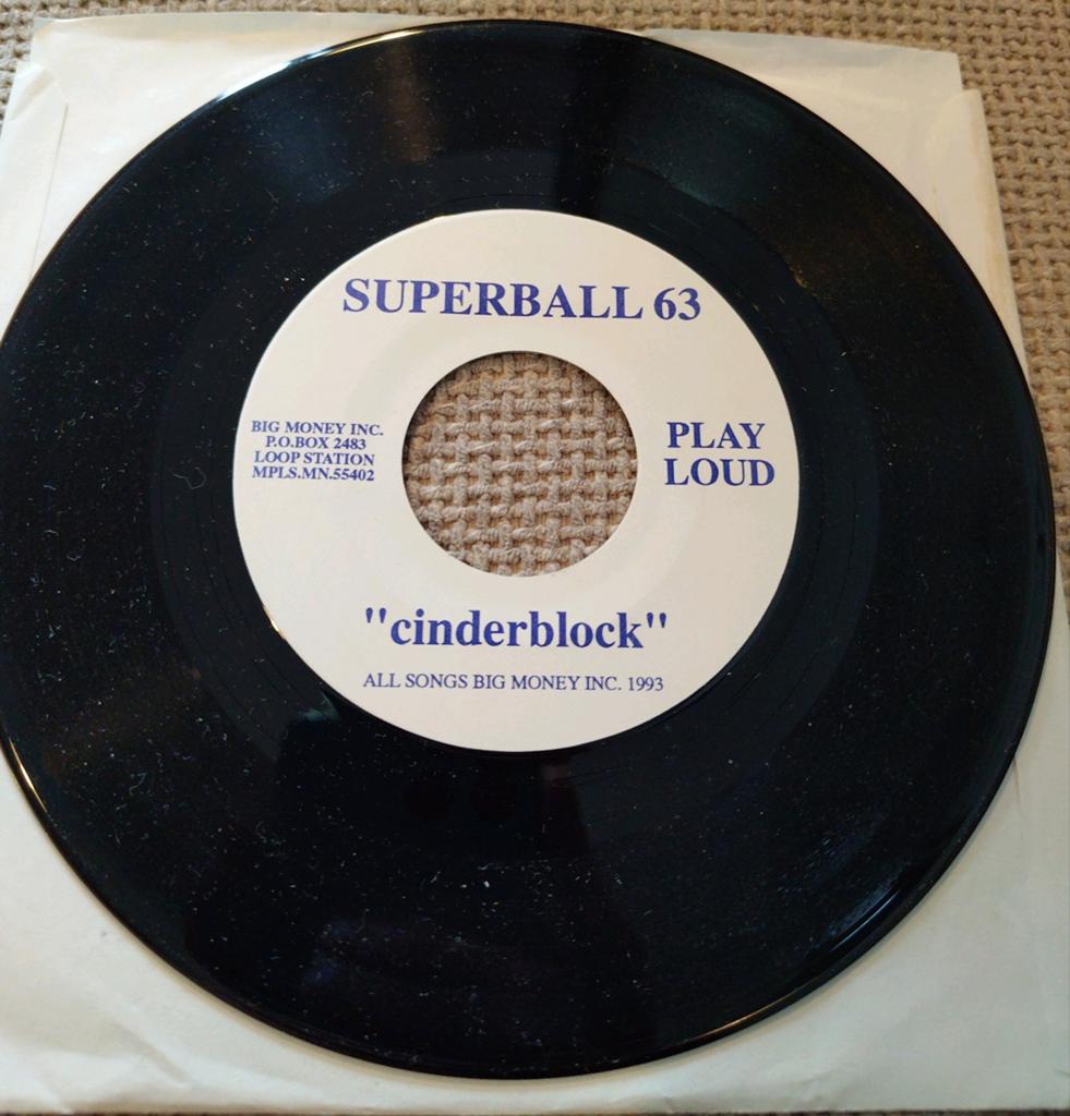 Superball '63 / Mickey Finn - Cinderblock / Plasterfeet, 1990 - 1999, 7 inch, Single, Ophalen of Verzenden