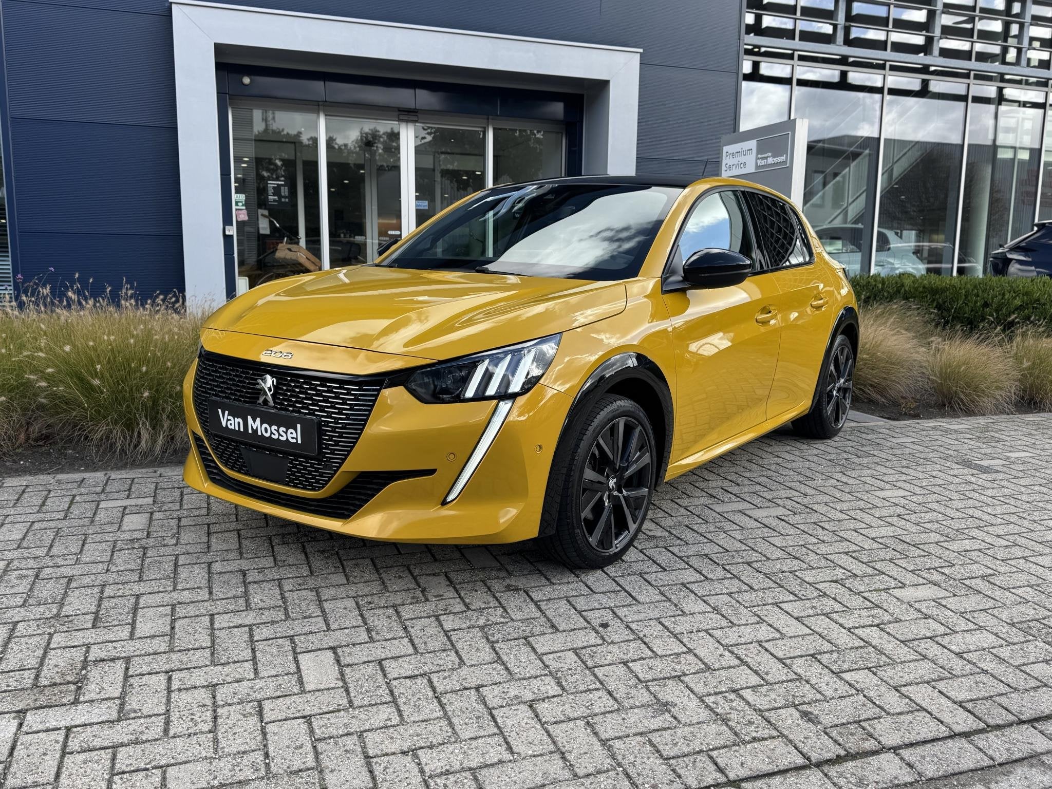 Peugeot 208 PureTech 100 GT Pack l Stoelverwarming l Trekhaa, Voorwielaandrijving, 12 maanden, Gebruikt, Euro 6