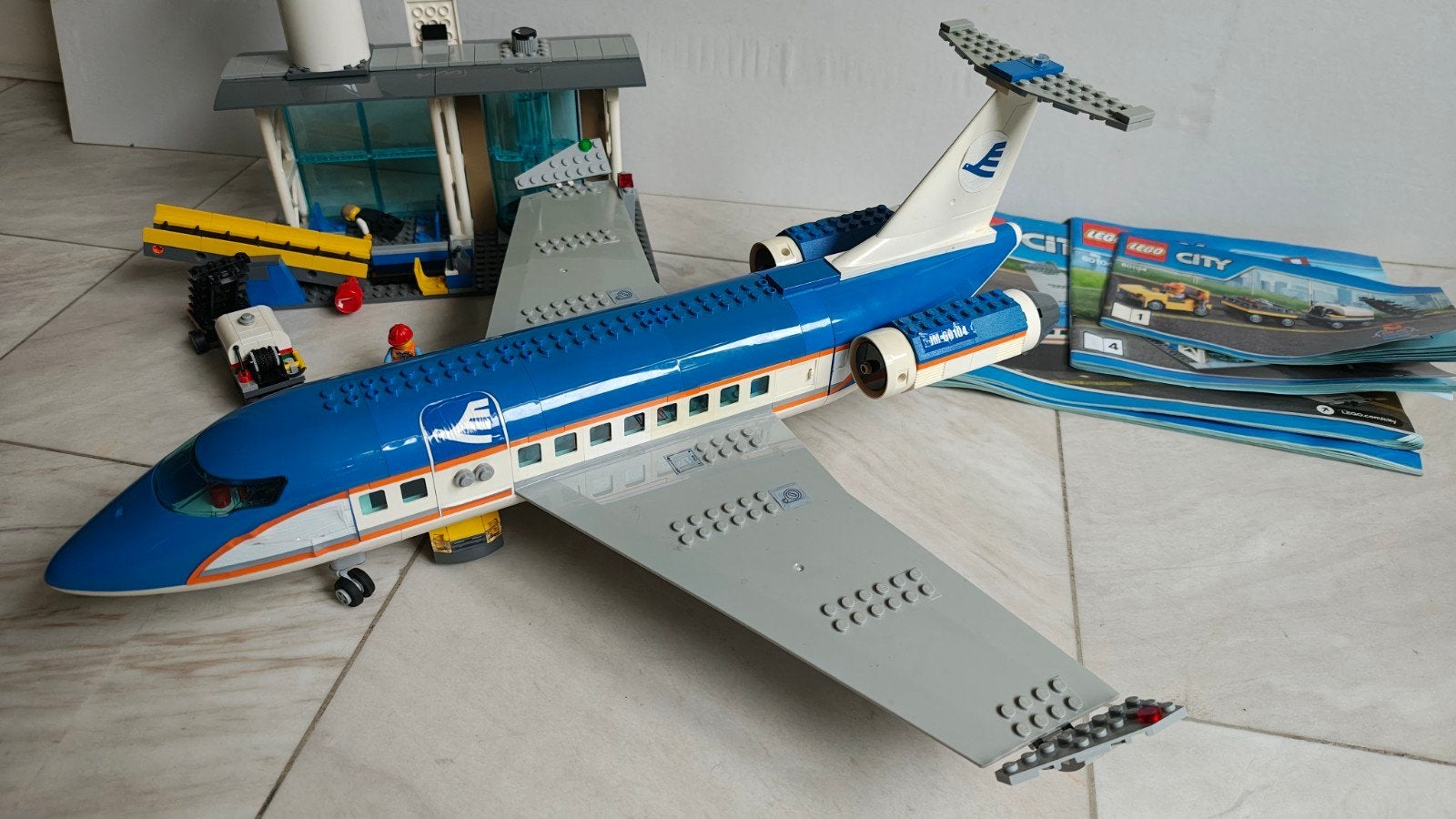Lego City Vliegveld 60104 - Complete set met vliegtuig, Ophalen of Verzenden, Zo goed als nieuw