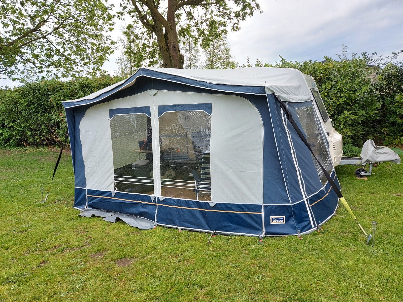 Opknapper Caravelair 375 caravan met voortent en luifel, Caravans en Kamperen, Caravans, Particulier, 500 - 750 kg, Koelkast, Caravelair