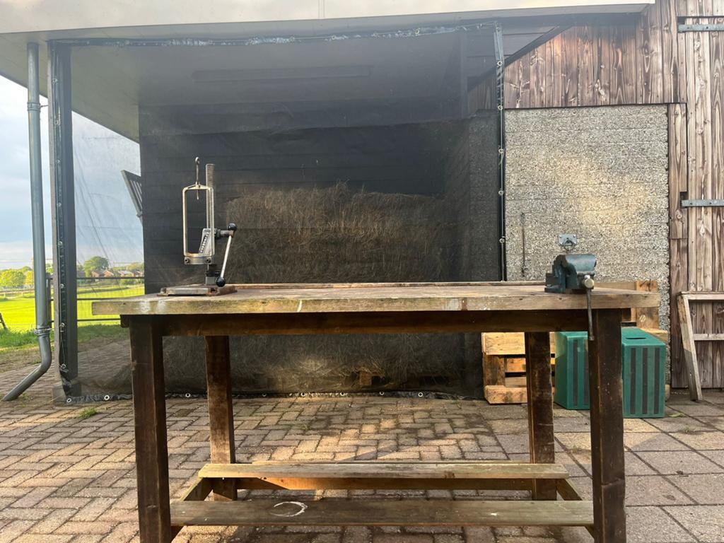 Gebruikte houten werkbank, Doe-het-zelf en Verbouw, Ophalen, Gebruikt, 70 tot 120 cm, Bankschroef