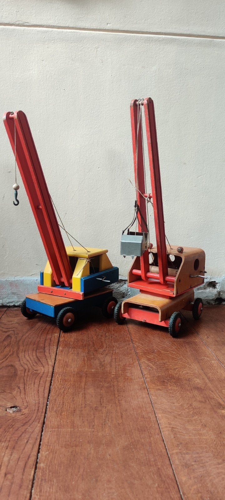 Vintage houten speelgoedkranen - Set van 2, Ophalen of Verzenden