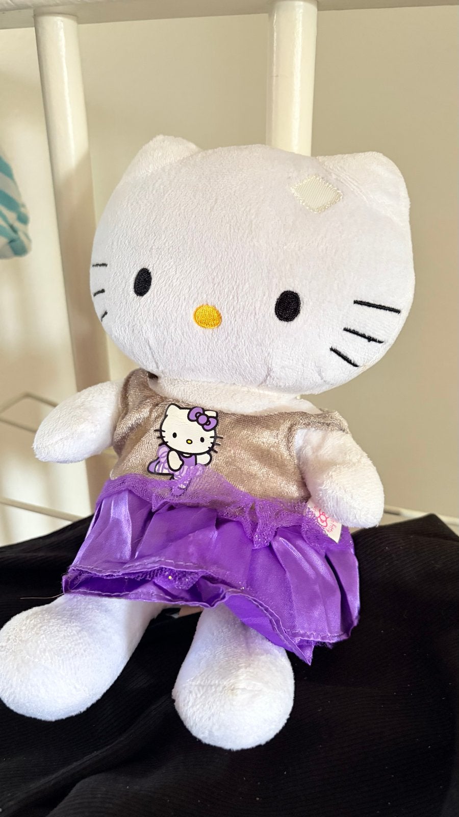 2 Hello Kitty knuffels - Zoals afgebeeld, Gebruikt, Ophalen of Verzenden, Met kleding of accessoire, Hello Kitty