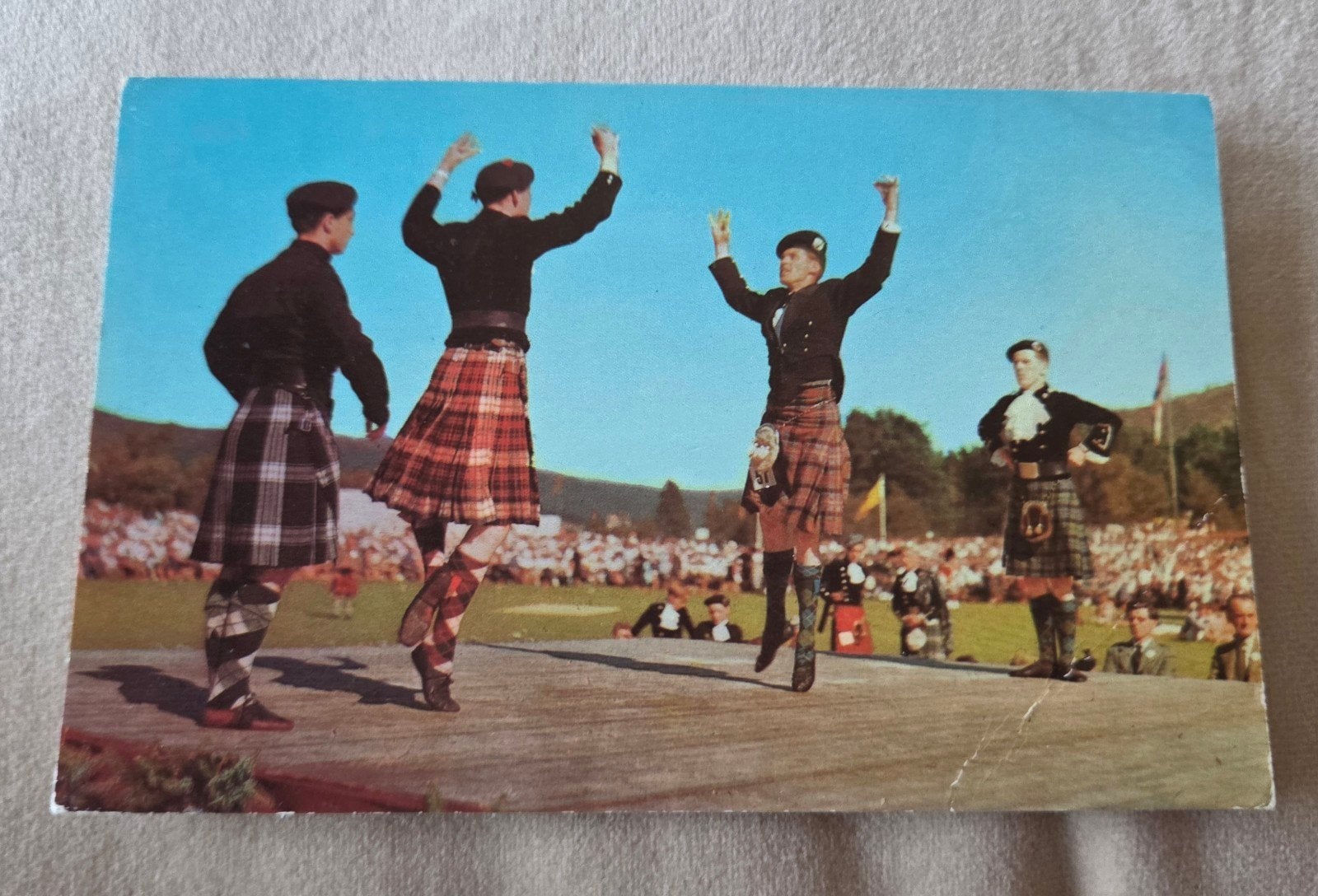 Vintage Ansichtkaart Schotse Dansers, 1974, Verzenden, 1960 tot 1980, Gelopen, Engeland