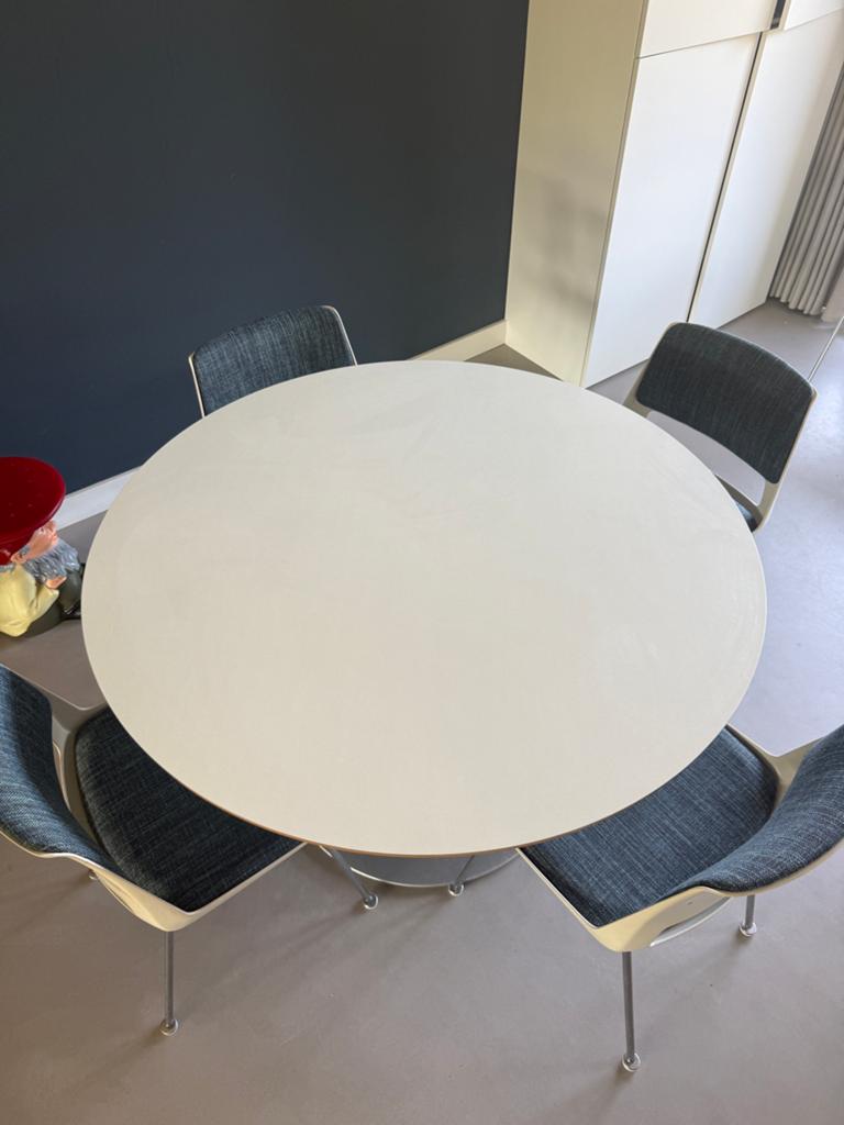 Artifort Circle eettafel met 6 stoelen, Gebruikt, 100 tot 150 cm, Rond, Vijf personen of meer