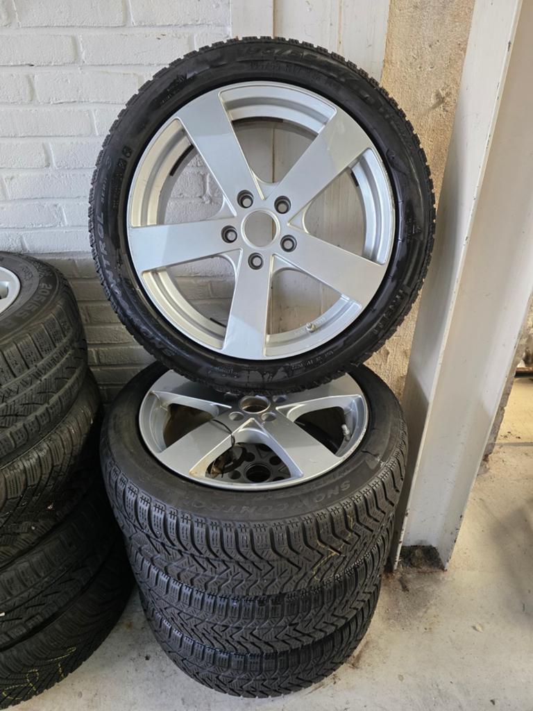 Dezent velgen + banden 195/55/17 Pirelli, Auto-onderdelen, Banden en Velgen, Ophalen, Gebruikt, Banden en Velgen, 17 inch