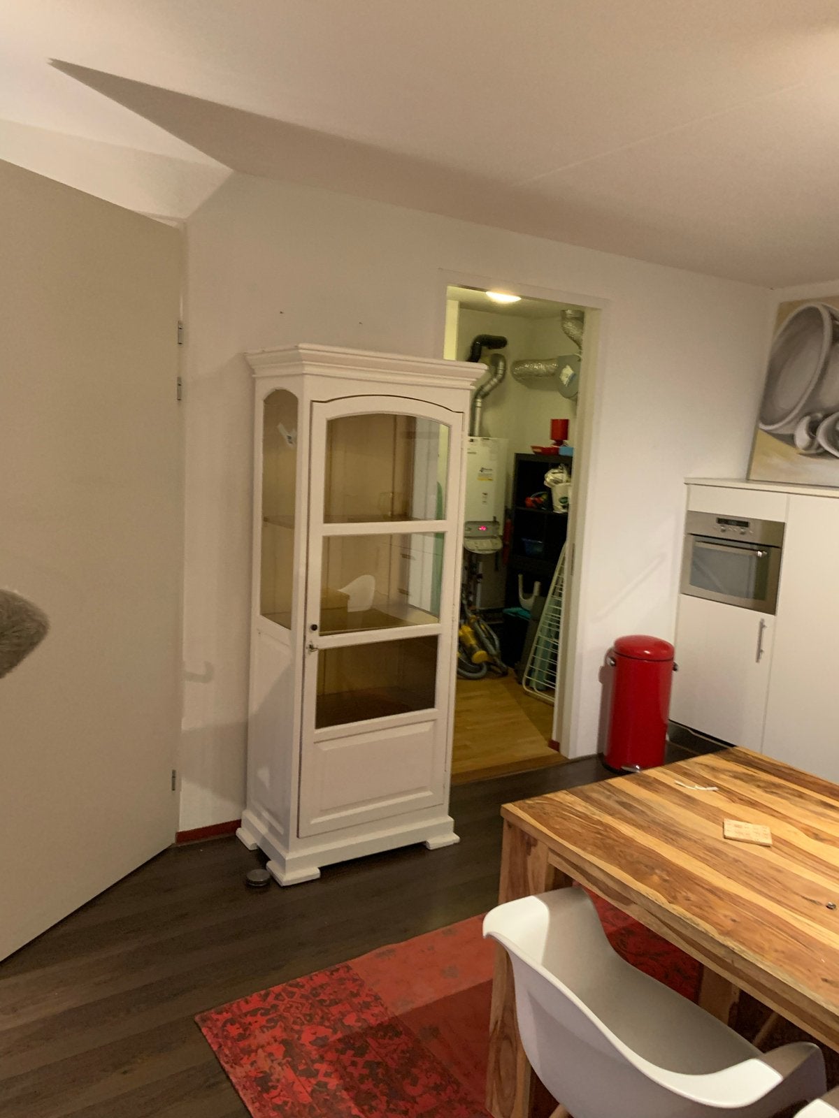 Witte vitrinekast met glazen deuren en planken, Ophalen, Gebruikt, 50 tot 100 cm, 150 tot 200 cm