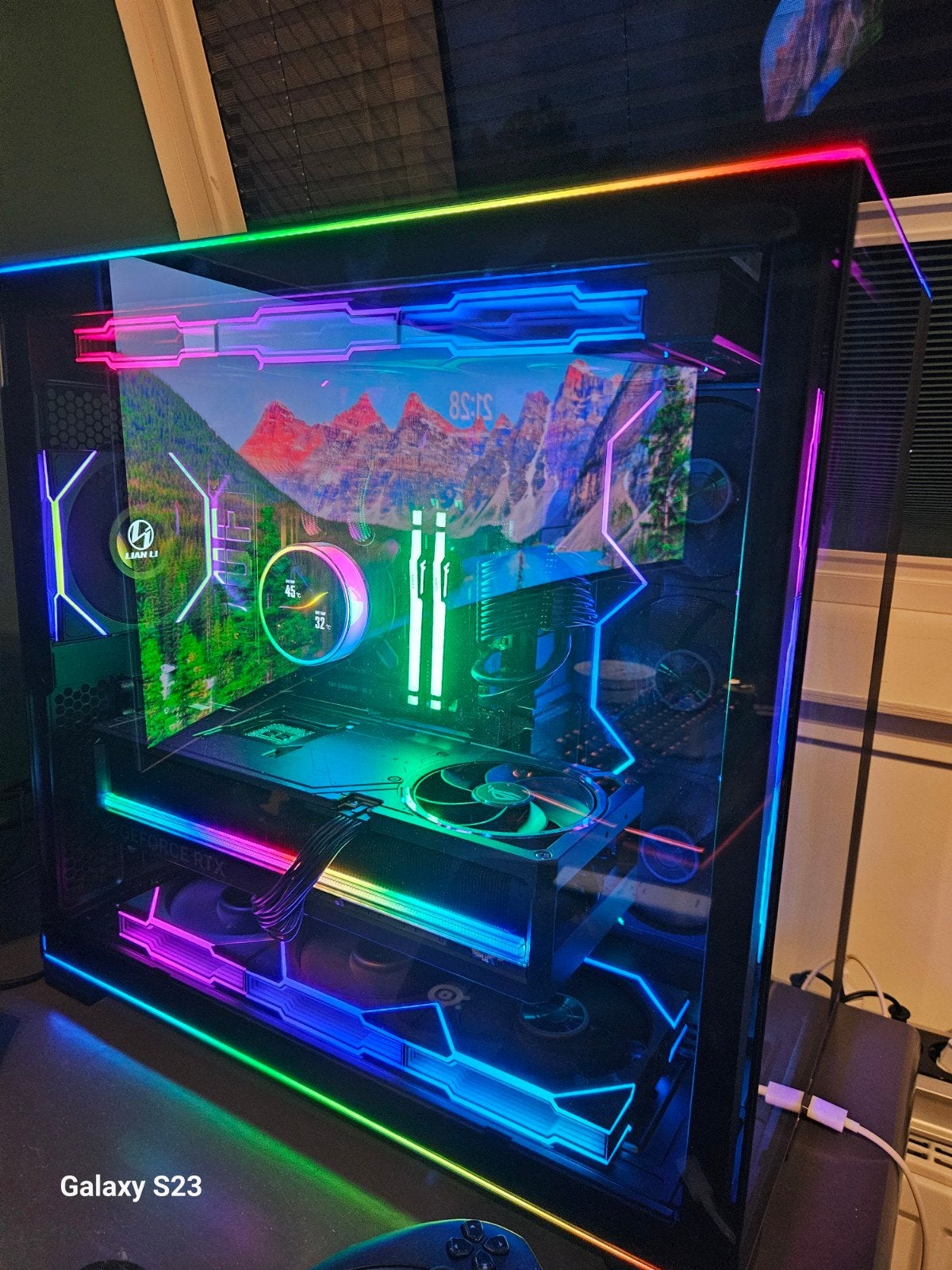 Alternate TS Xtreme Ryzen 7 9950X3D2 RTX 5090 aangeboden, Virtual Reality, ALTERNATE, 2 TB SSD, Zo goed als nieuw