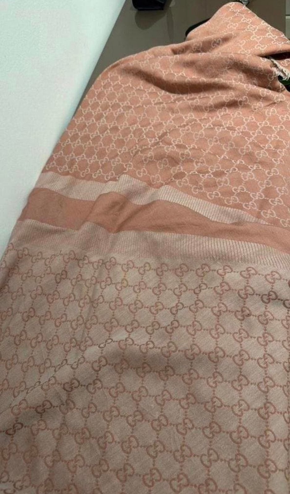 Originele Gucci sjaal voor dames - Roze, Ophalen of Verzenden, Gedragen, Sjaal