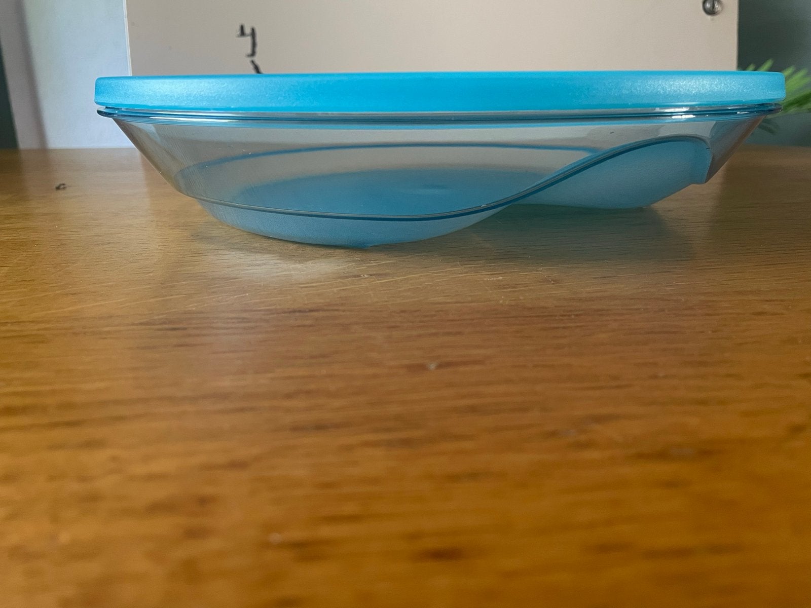 Nieuwe Tupperware Symphoni schaal 1,5L - Perfect voor salade, Schaal, Blauw, Nieuw, Ophalen of Verzenden