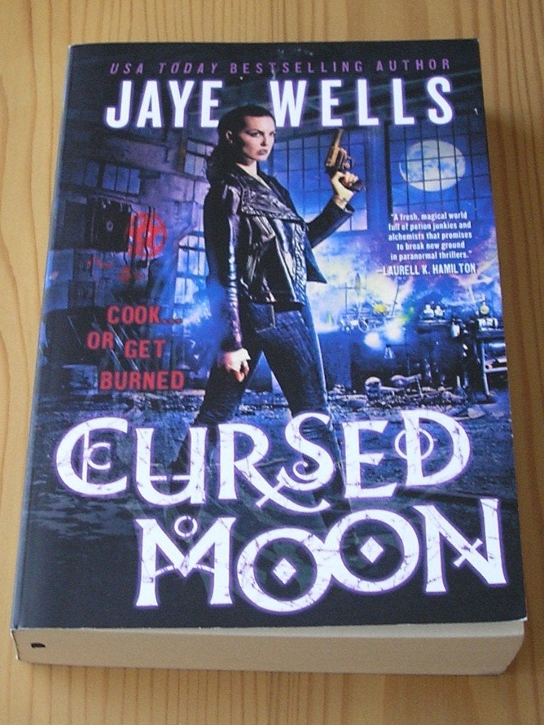 Cursed moon - Jaye Wells, Ophalen of Verzenden, Gelezen, Jaye Wells