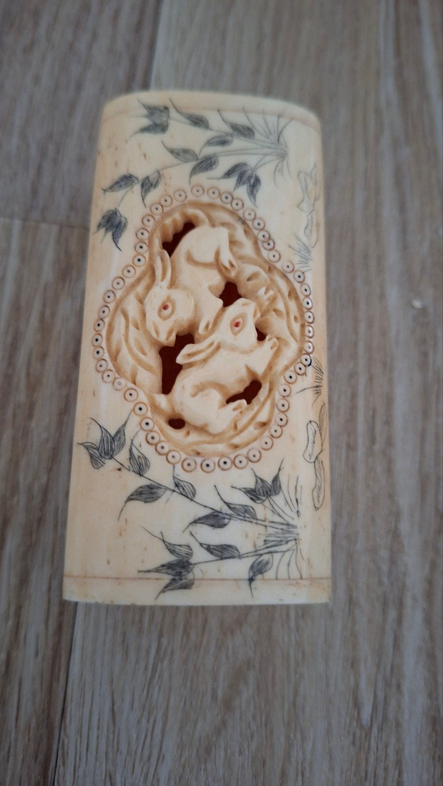 Antiek gesneden ivoren doosje met konijnenmotief, Antiek en Kunst, Ophalen of Verzenden