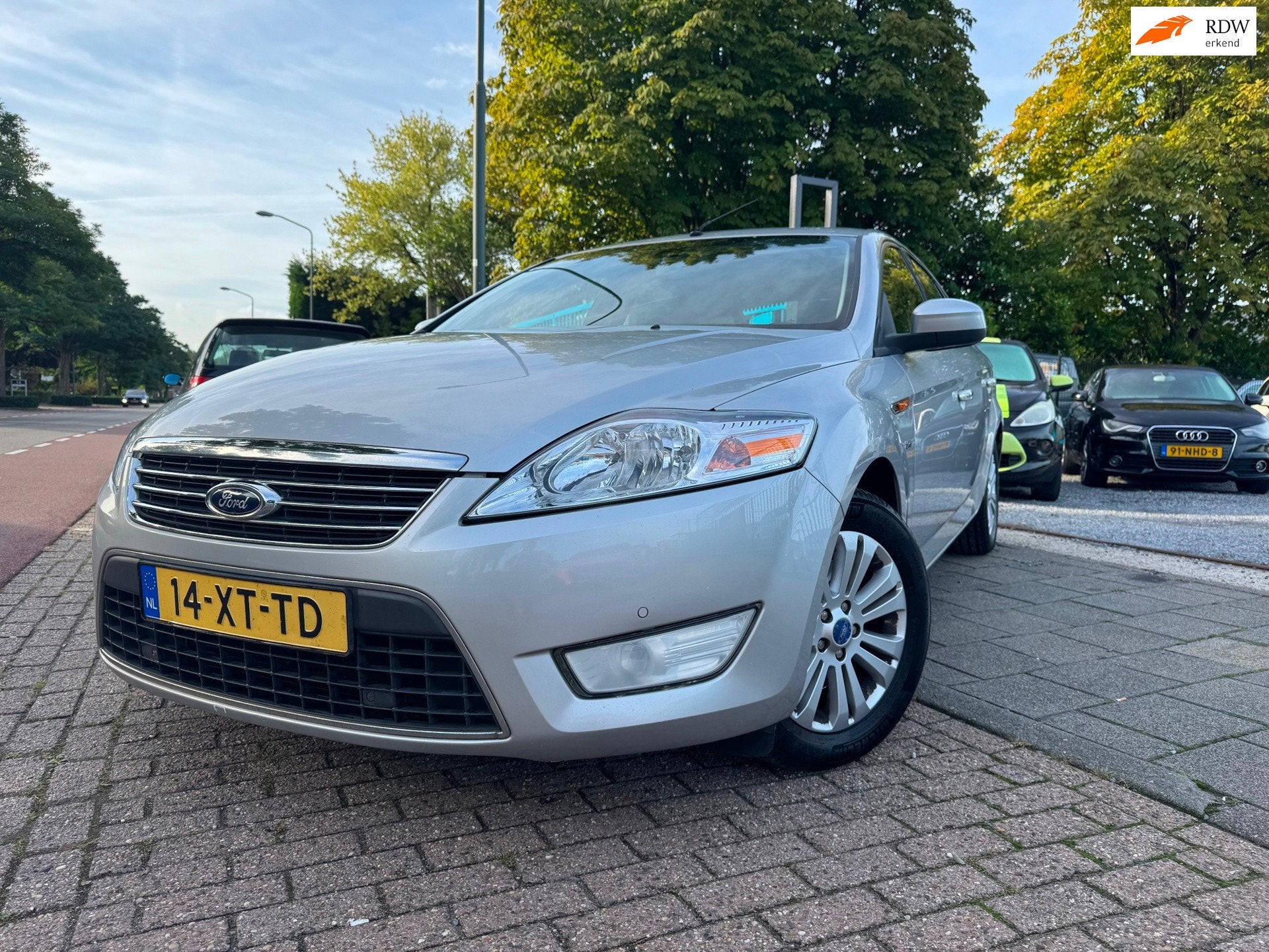Ford Mondeo 2.5-20V Ghia Clima Elek Pakket Navi Cruise, Auto's, Voorwielaandrijving, Stof, Zwart, Mondeo