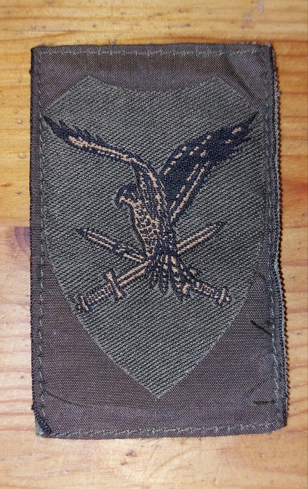Mouwembleem Luchtmobiele Brigade, Ophalen of Verzenden, Landmacht, Nederland, Embleem of Badge