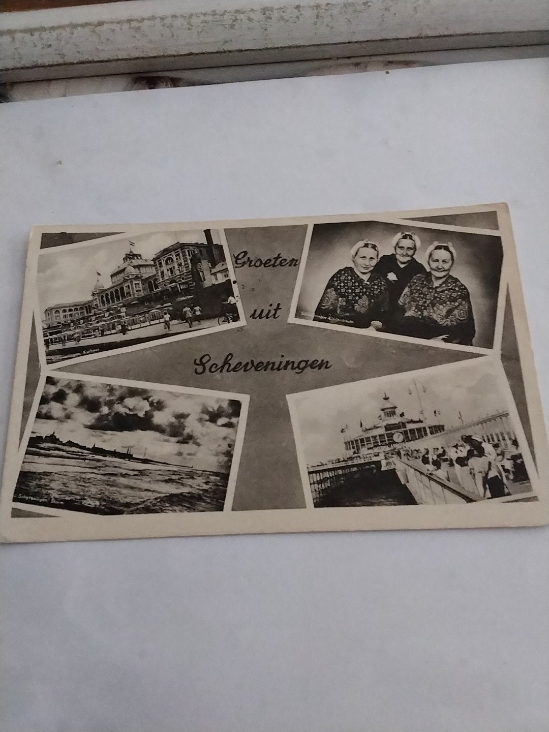 Oude ansichtkaart 'Groeten uit Scheveningen' (1951), Ophalen of Verzenden, 1940 tot 1960, Gelopen, Zuid-Holland