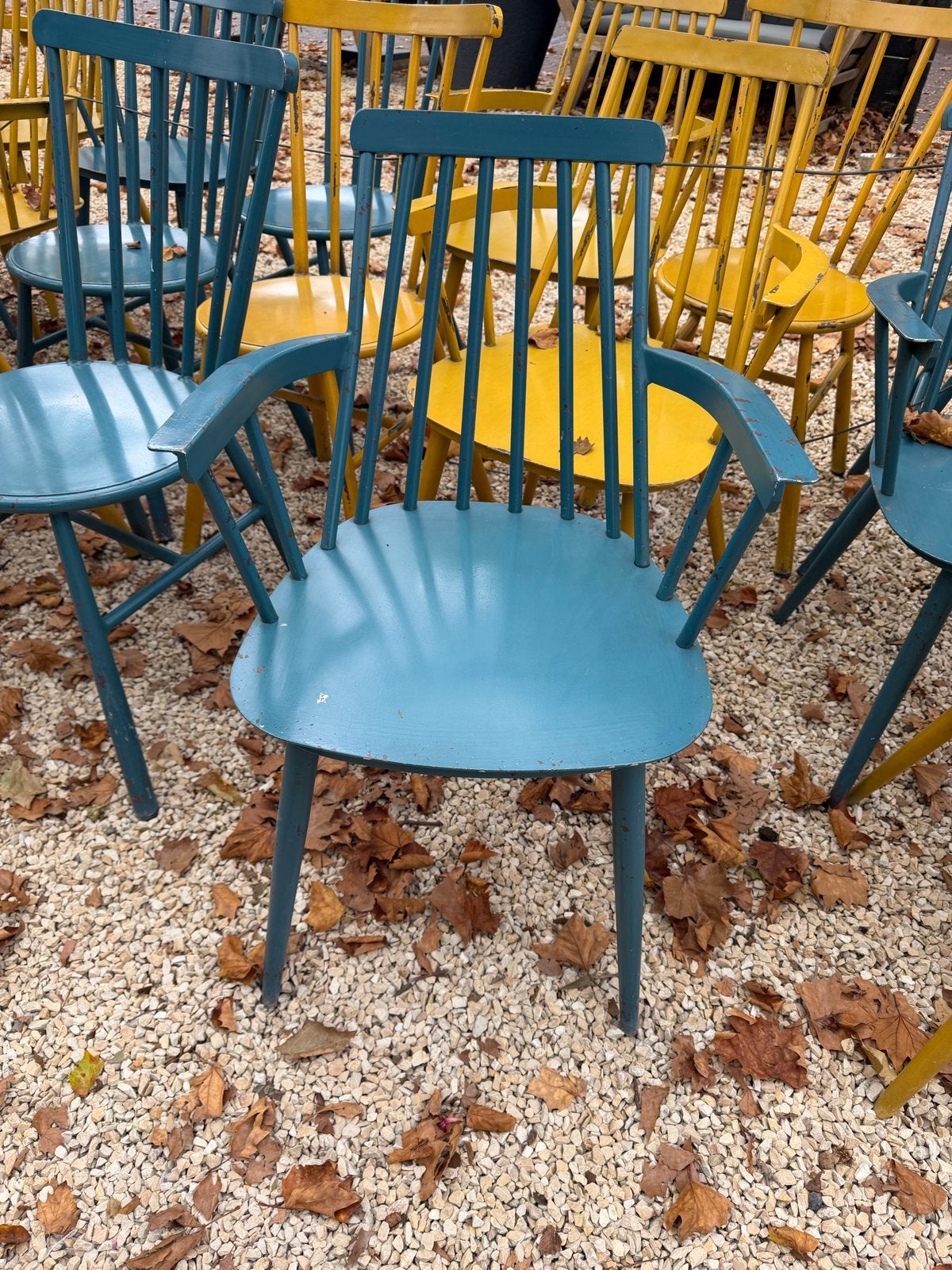 Foto 3 van Metalen terrasstoelen - Geel en Blauw