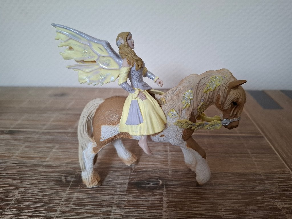 Schleich 70402 Bayala sun elf Sera op paard, Ophalen of Verzenden, Zo goed als nieuw