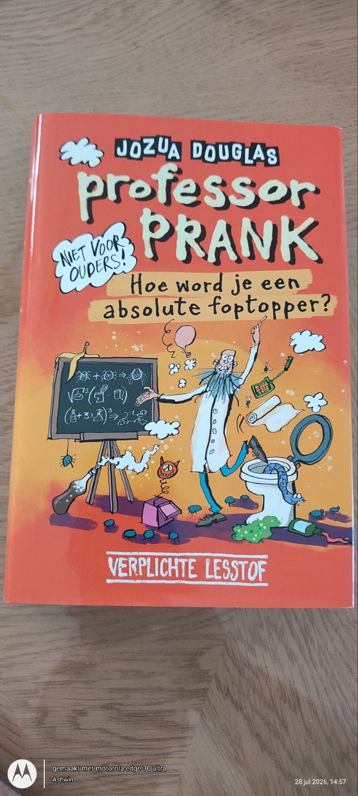 Professor Prank: Hoe word je een absolute foptop, Ophalen of Verzenden, Zo goed als nieuw, Jozua Douglas, Fictie algemeen