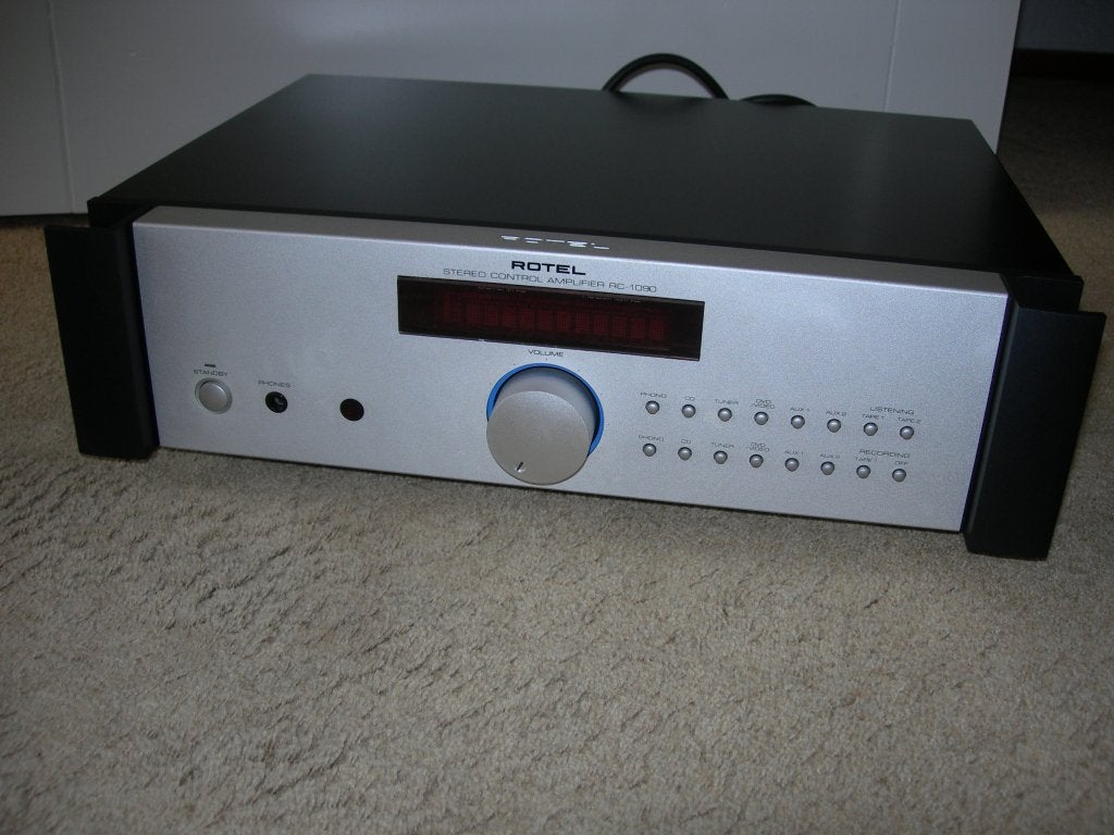 te koop Rotel RC-1090  voorversterker, Ophalen of Verzenden, Zo goed als nieuw, Minder dan 60 watt, Overige merken
