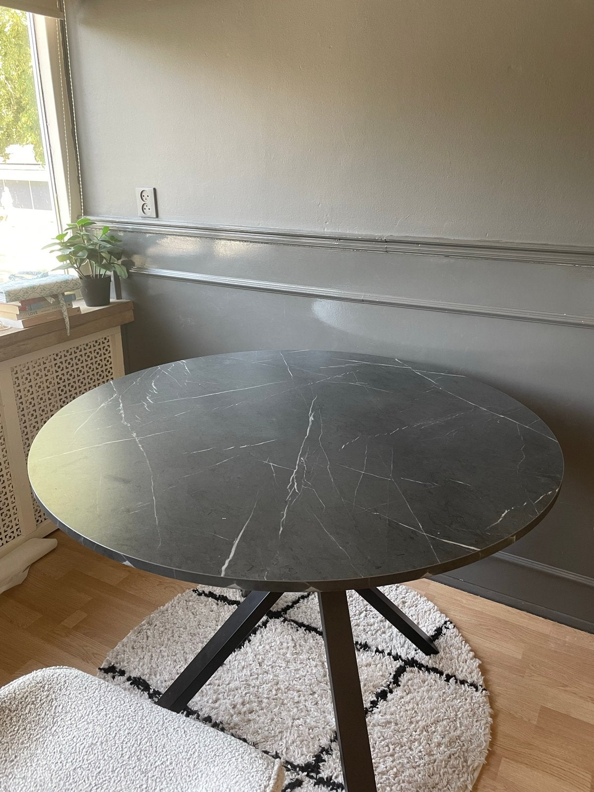 IKEA ronde eettafel 105 cm met marmerlook blad, Ophalen, Gebruikt, 100 tot 150 cm, Rond