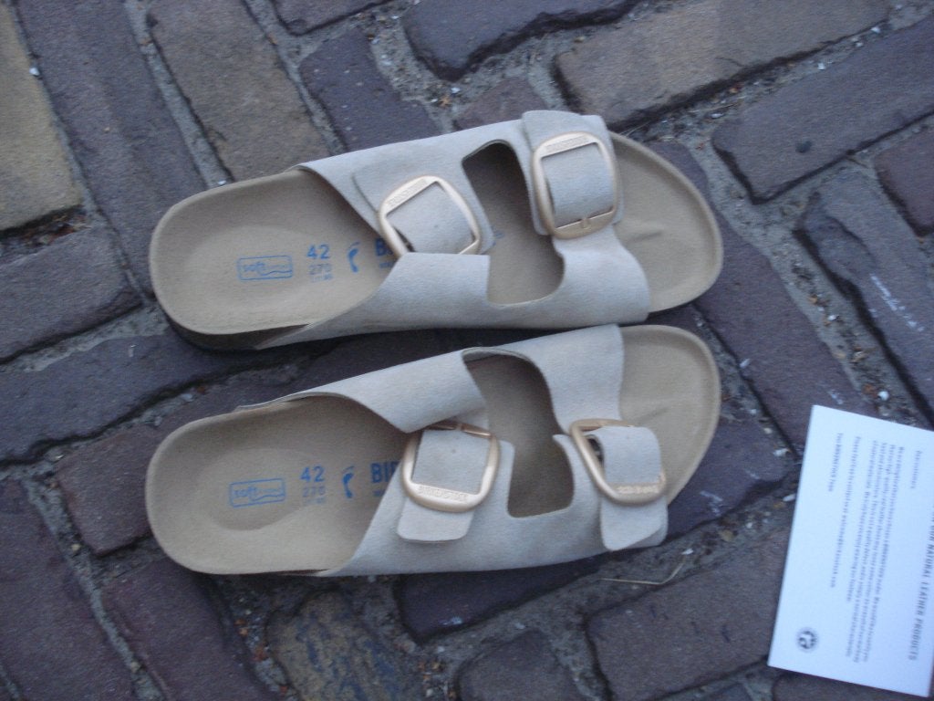 BIRKENSTOCK BIG BUCKLE ZANDKL 42 GRATIS VERZENDING PER POST, Kleding | Dames, Slippers, Verzenden, Beige, Nieuw