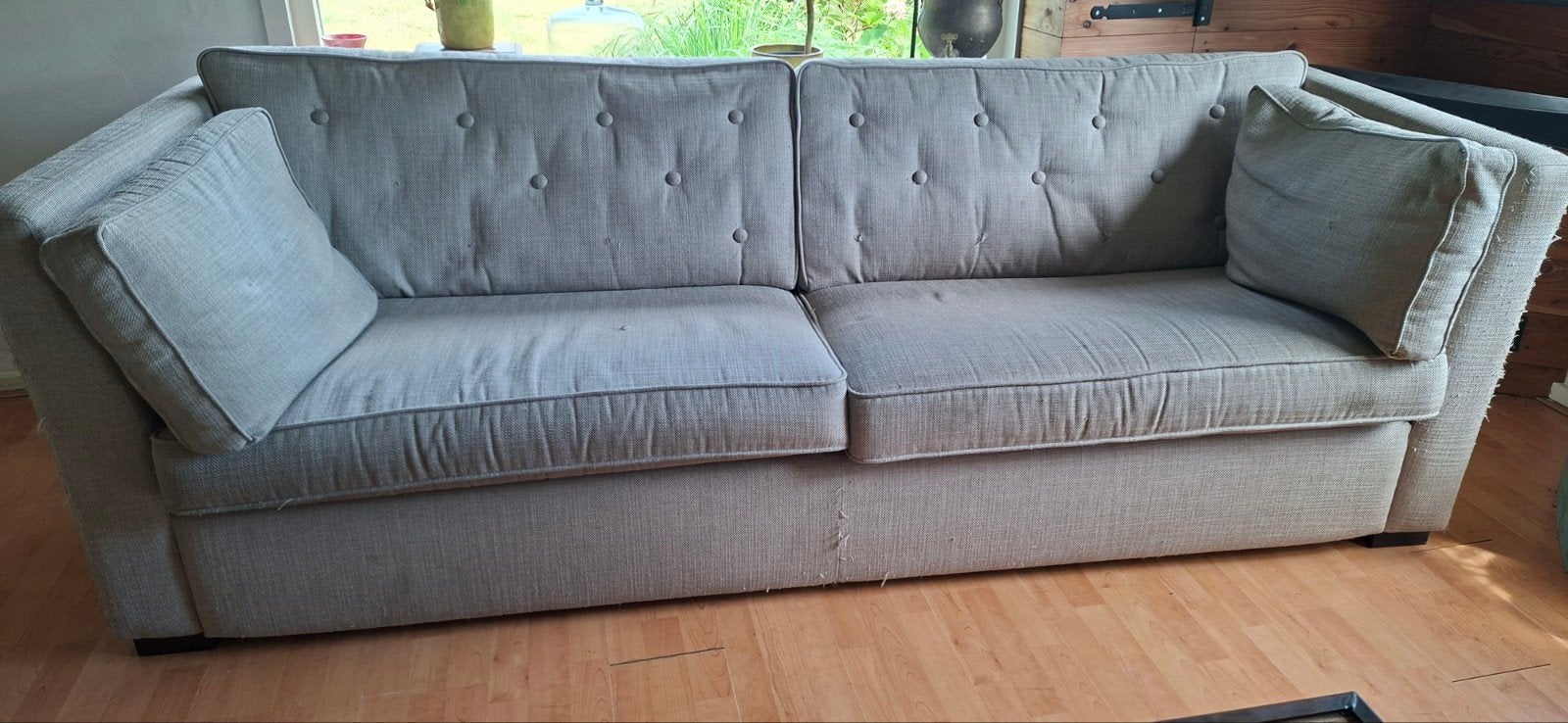 Gratis! Comfortabele grijze driezitsbank, Gebruikt, Driepersoons, 75 tot 100 cm, Ophalen of Verzenden