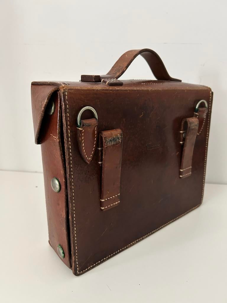 Unieke Vintage militaire lederen dokterstas Zwitserland 1958, Overige gebieden, Overige typen, ..., Ophalen of Verzenden