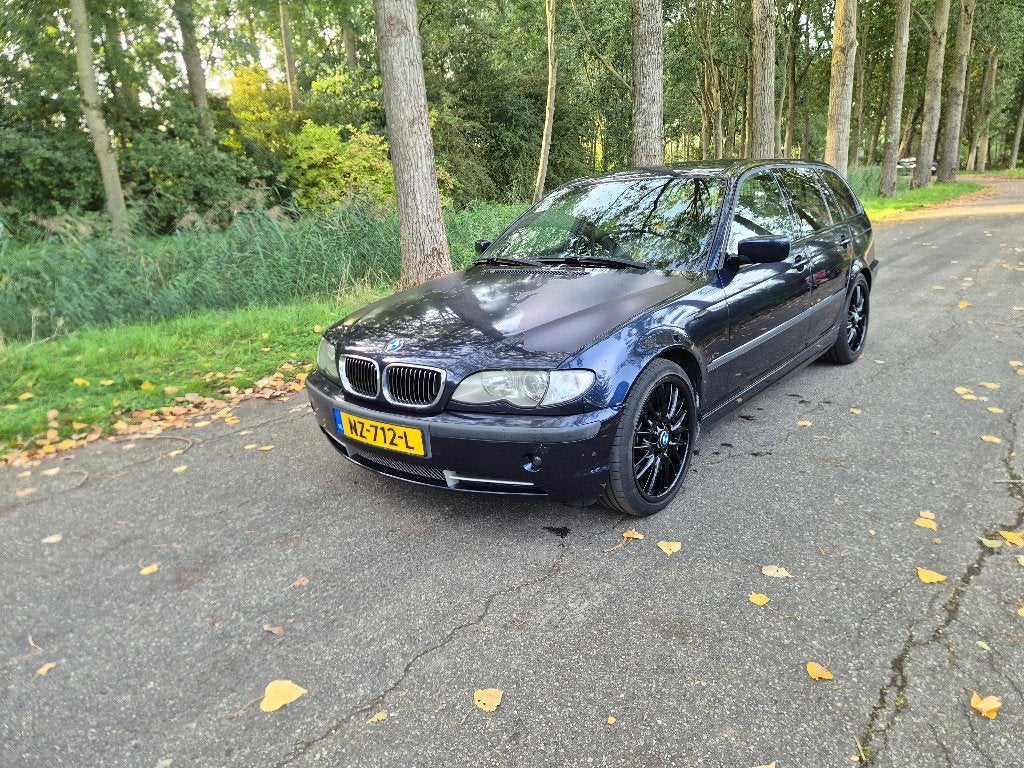 BMW e46 330i touring 2002 Blauw, Automaat, 730 kg, Zwart, Blauw